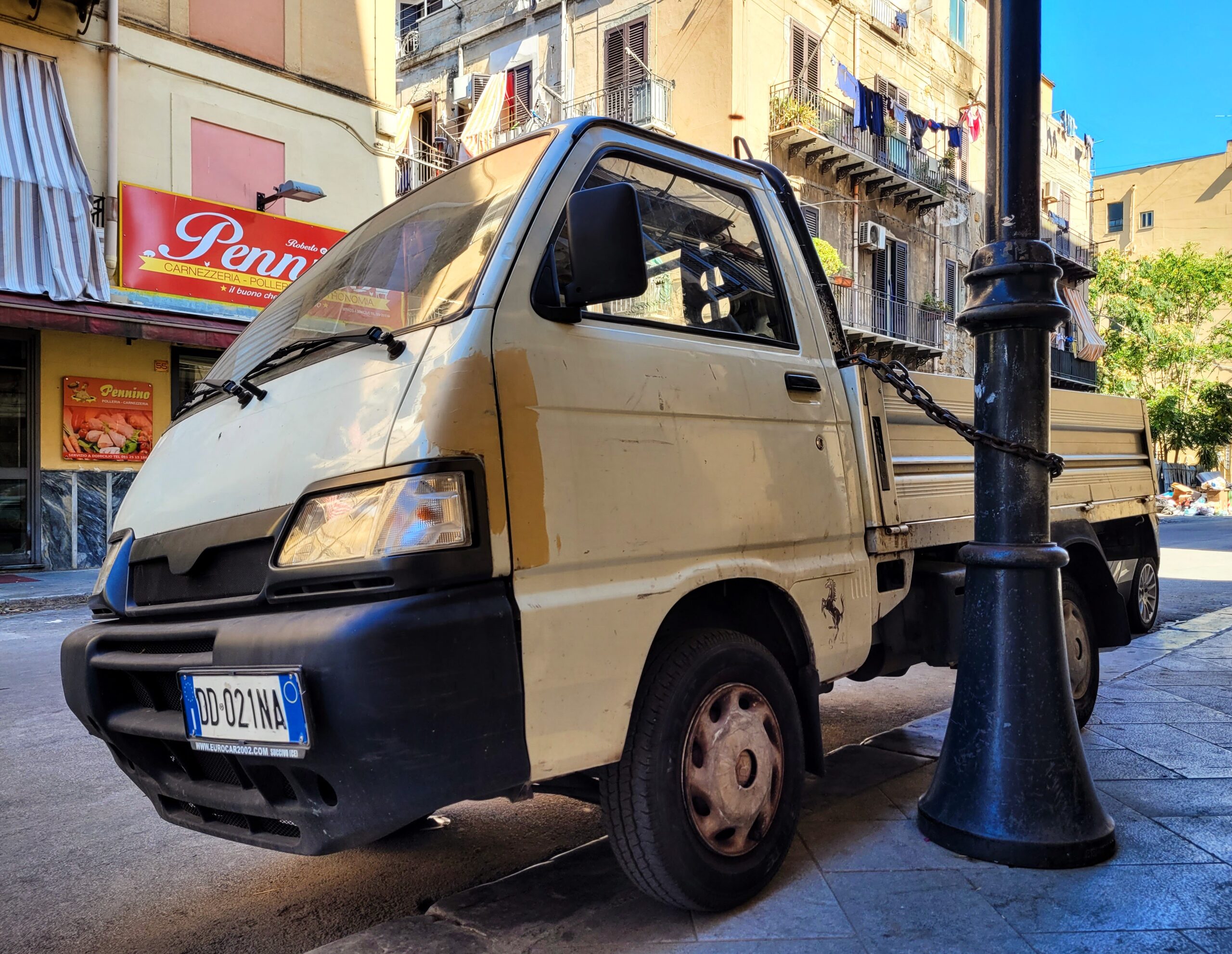 Safety is number 1 for this truck owner; Palermo, Sicily (Italy)