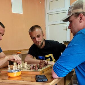 Chess game with the locals; Vejtse